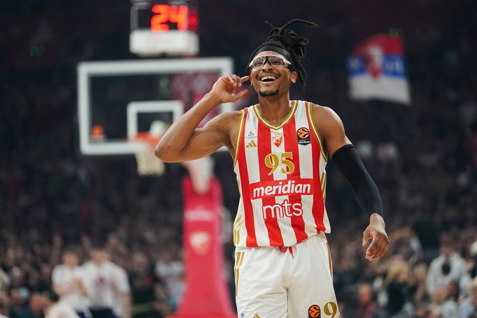 Chima Moneke, en un partido con el Estrella Roja.