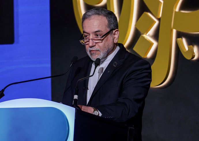 Archivo - Arquivo - 7 de fevereiro de 2026, Doha, Catar: O ministro das Relações Exteriores do Irã, Abbas Araqchi, profere um discurso durante a abertura do 17º Fórum Al Jazeera.