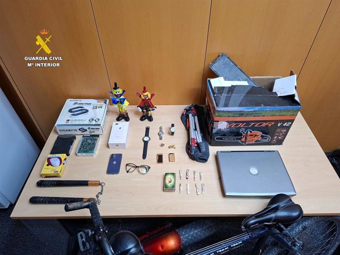 Seis detenidos por tres robos con fuerza en viviendas de Godella y Massarrojos