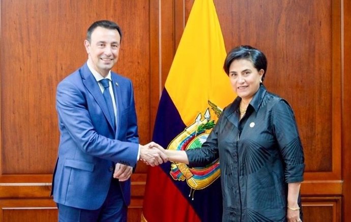 El vicelehendakari, Mikel Torres, en una reunión con la ministra de Relaciones Exteriores de Ecuador, Gabriela Sommerfeld, en el marco de su viaje oficial a este país.