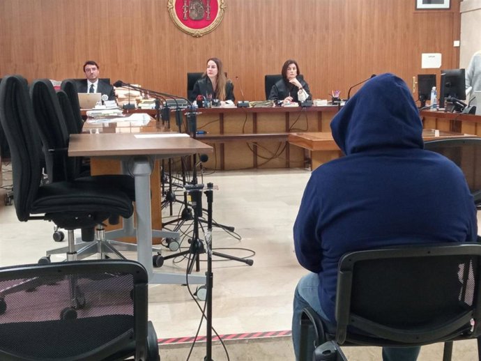 Celebran a puerta cerrada el juicio contra un hombre por convertir en esclava sexual a una niña traída de Nigeria.