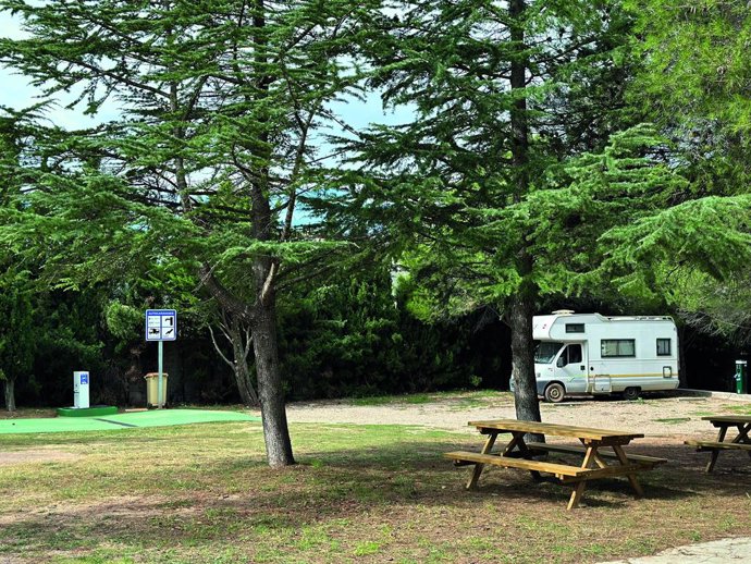 Archivo - Más de 100.000 vehículos caravaning viajarán por las carreteras españolas en Semana Santa, según Aseicar