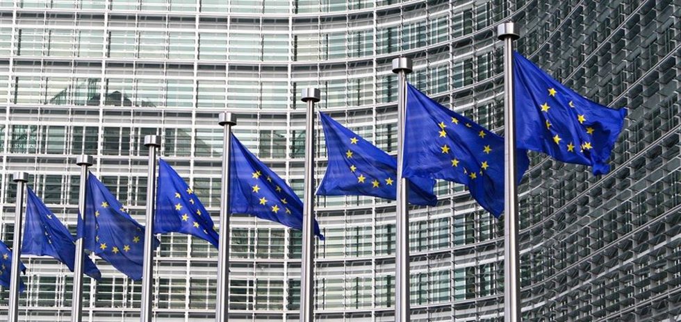 Archivo - Banderas de la UE
