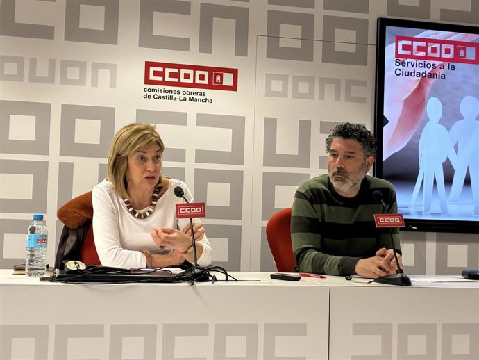 El secretario general de la Federación de Servicios a la Ciudadanía de CCOO (FSC-CCOO), Lucho Palazzo, y la secretaria general de la FSC-CCOO C-LM, Carmen Juste.