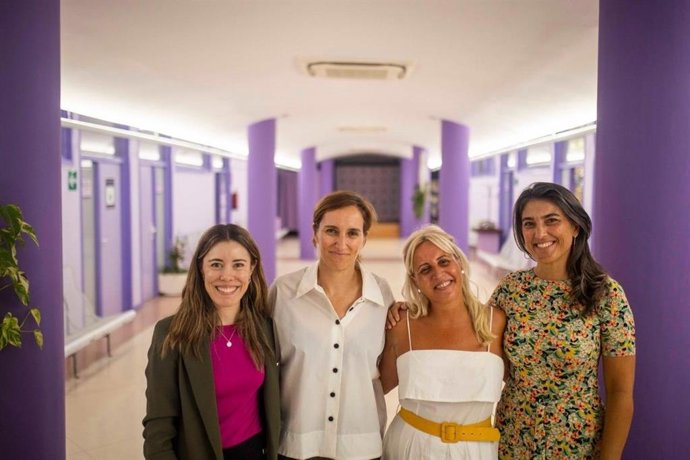 Imagen de recurso de las ediles de Más Madrid en Coslada, Sonia Murillo (i) y Paz Garretas (2d), junto a la ministra de Sanidad y líder de la formación, Mónica García, y la portavoz del partido en la Asamblea, Manuela Bergerot.