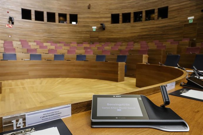 Archivo - Hemiciclo antes de una sesión de control en Les Corts