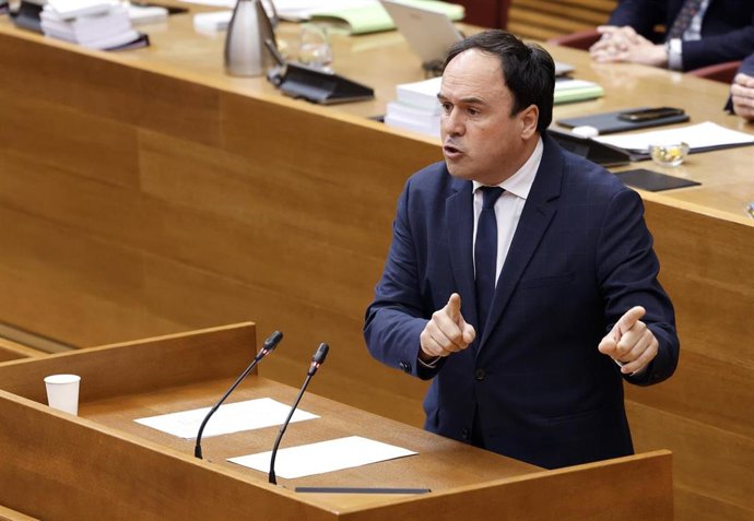 El 'president' de la Generalitat, Juanfran Pérez Llorca, en la sesión de control de este jueves en Les Corts