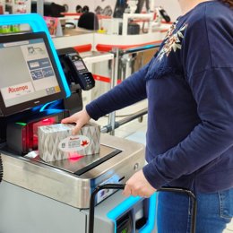 Caja de autopago en Alcampo