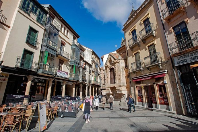 Archivo - Una calle de Salamanca. Turismo en Salamanca. Turistas en Salamanca.