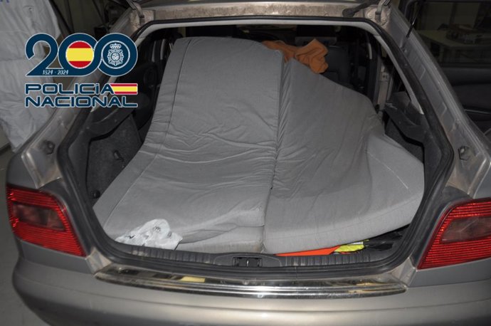 Carro usado por um detido para levar jovens em Málaga.