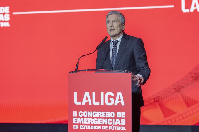 Fernando Grande-Marlaska durante II Congreso de Emergencias en Estadios de Fútbol en el Estadio Riyadh Air Metropolitano