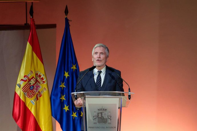 El ministro del Interior, Fernando Grande-Marlaska, preside la ceremonia de entrega de las medallas al Mérito de la Protección Civil, que reconocen la labor en este ámbito de más de doscientas personas e instituciones de diversas administraciones y de la 