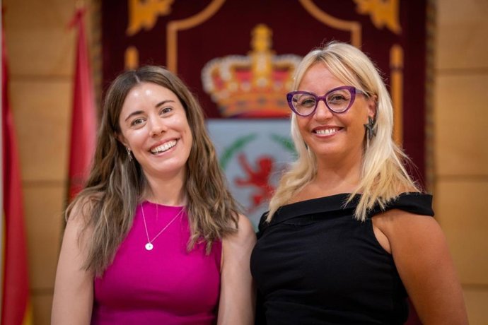 Las concejalas de Más Madrid en Coslada Sonia Murillo (i) y Paz Garretas (d)