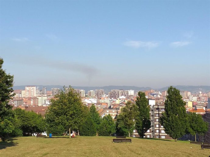 Archivo - Nube negra vista desde el parque de los Pericones (Archivo)