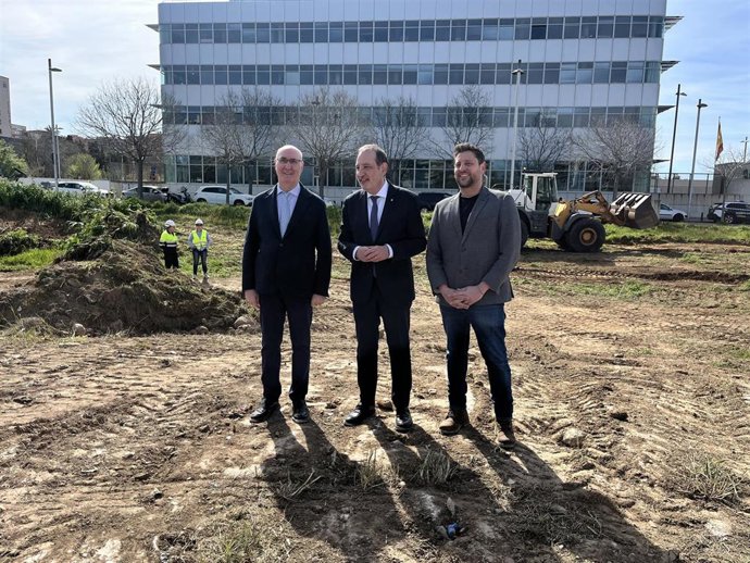 Joan Perarnau, Ramon Espadaler y Rubén Viñuales, en el inicio de obras del Fòrum de la Justícia de Tarragona este jueves