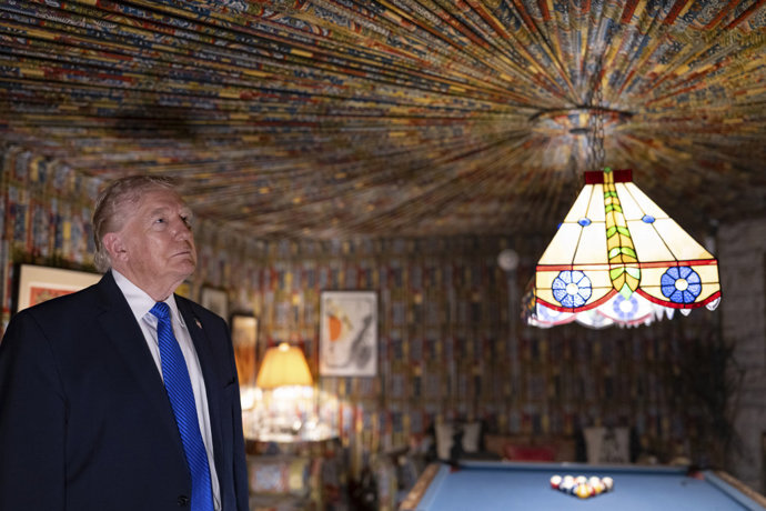 25 March 2026, US, Memphis: US President Donald Trump tours the famous Jungle Room during a visit to Graceland, the home of music legend Elvis Presley. Photo: Molly Riley/White House/Planet Pix via ZUMA Press Wire/dpa