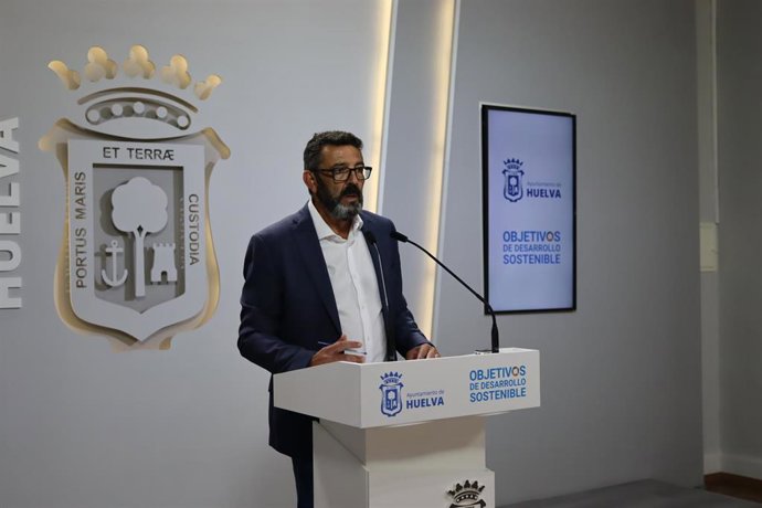 Archivo - Imagen de archivo del concejal del Ayuntamiento de Huelva, Luis Albillo.