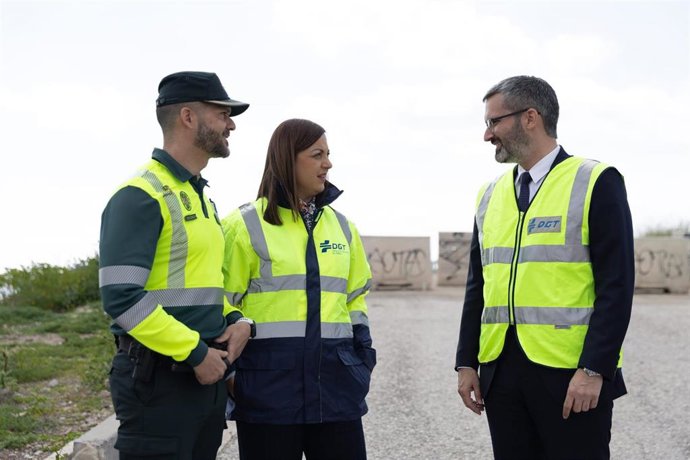 El delegado del Gobierno, Francisco Lucas, acompañado de Virginia Jerez, jefa Provincial de Tráfico; y Francisco Javier Utrabo, comandante de la Agrupación de Tráfico de la Guardia Civil
