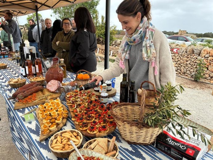 Encuentro de productores locales en la finca Sa Vinya.