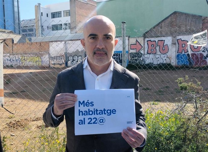 El líder del PP, Daniel Sirera, en declaraciones a los medios este jueves.