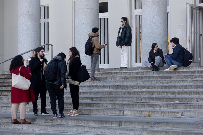 Archivo - Estudiantes universitarios