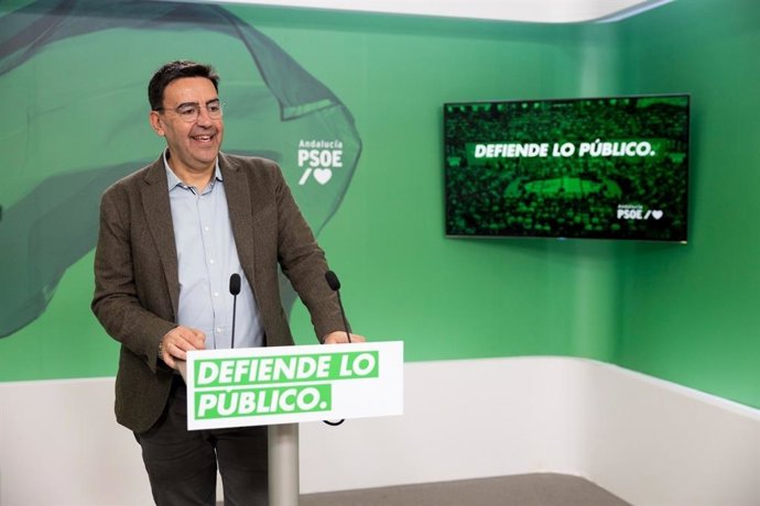 El secretario de Desarrollo Estatutario del PSOE-A, Mario Jiménez, en rueda de prensa.