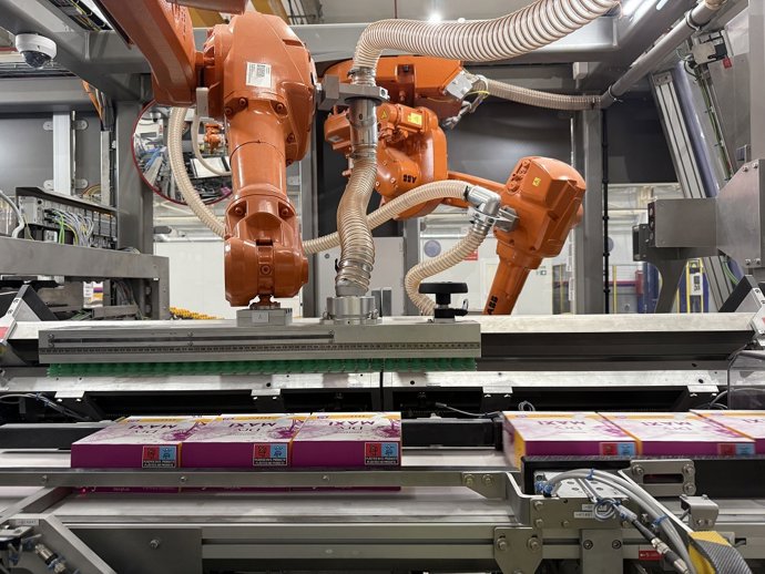 La línia de fabricació a la planta de Puigpelat (Tarragona)