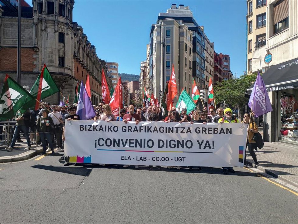 Archivo - Manifestación en Bilbao de sindicatos de Artes Gráficas Bizkaia