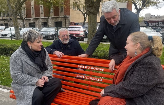De izquierda a derecha, la concejala Mila del Campo; el director de la Fundación Lesmes, Miguel Santos; el concejal Carlos Niño y la alcaldesa de Burgos, Cristina Ayala.