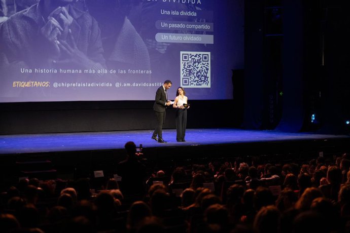 Castillo y Pulido durante el discurso previo a la proyección del documental