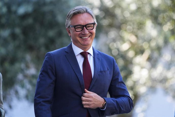 El portavoz, y candidato a la presidencia de la Junta de Andalucía, del Grupo Parlamentario Vox, Manuel Gavira, durante la atención a los medios de comunicación en el Parlamento de Andalucia, a 26 de marzo de 2026 en Sevilla (Andalucía, España). El portav