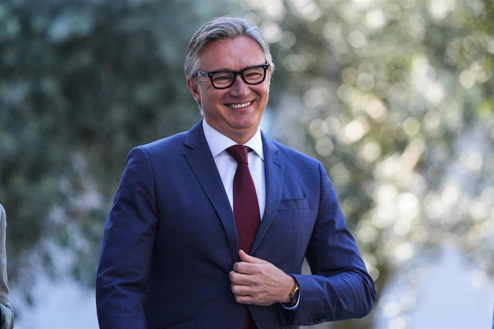 El portavoz, y candidato a la presidencia de la Junta de Andalucía, del Grupo Parlamentario Vox, Manuel Gavira, durante la atención a los medios de comunicación en el Parlamento de Andalucia, a 26 de marzo de 2026 en Sevilla (Andalucía, España). El portav