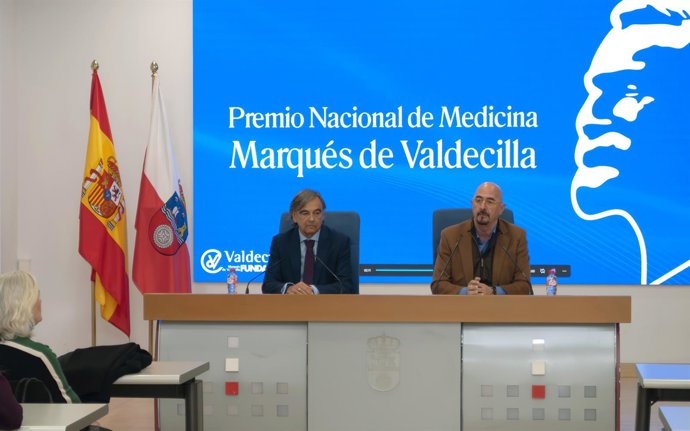 El consejero de Salud, César Pascual, presenta, en rueda de prensa, el ‘II Premio Nacional Marqués de Valdecilla’