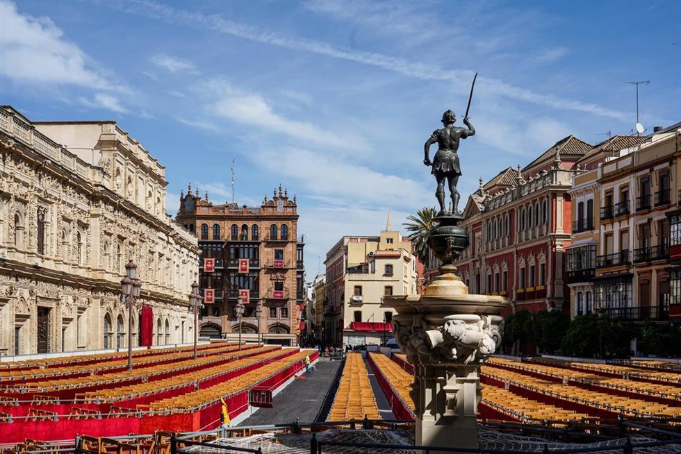 Archivo - Palcos en la Plaza de San Francisco de Sevilla.
