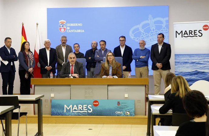 El consejero de Fomento, Vivienda, Ordenación del Territorio y Medio Ambiente, Roberto Media, presenta, en rueda de prensa, el proyecto Mares Circulares