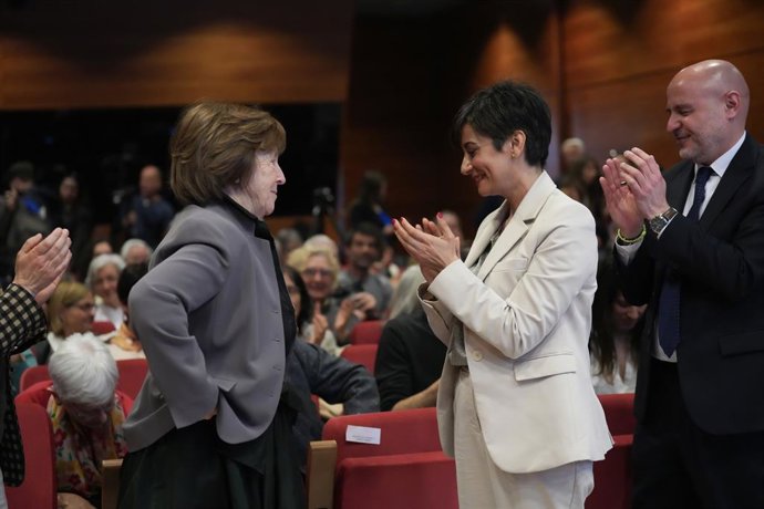 La ministra d'Habitatge i Agenda Urbana, Isabel Rodríguez, i la presidenta d'Hàbitat3, Carme Trilla