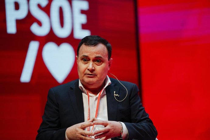 Archivo - El alcalde de Coslada, Ángel Viveros, durante el 15º Congreso Regional del PSOE-M, en la Universidad Carlos III