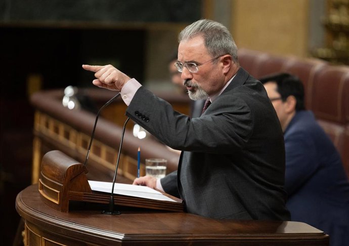 Archivo - El diputado Carlos Flores Juberias,de Vox,  en una intervención en el Pleno del Congreso