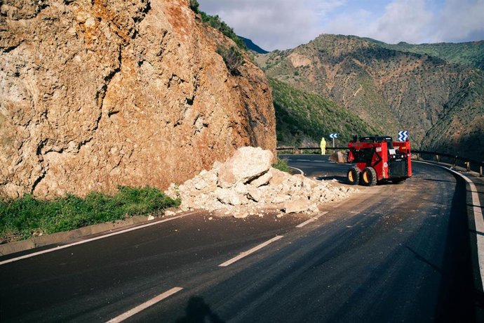 Desprendimiento en una carretera de La Gomera debido a la borrasca 'Therese'