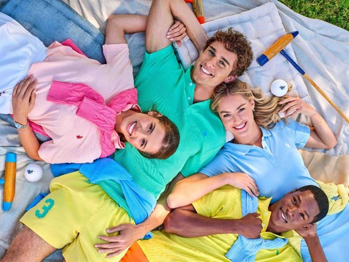 Modelos de U.S. Polo Assn. con polos