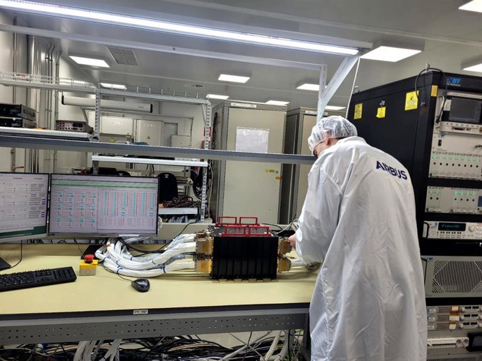 Unidad de Control Térmico como la que viajará en la nave Orión, en las instalaciones de Airbus Crisa, en Tres Cantos, Madrid.