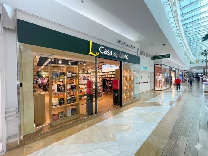 La Casa del Libro abre sus puertas en el centro comercial Miramar, en Fuengirola (Málaga), con más de 12.500 títulos.