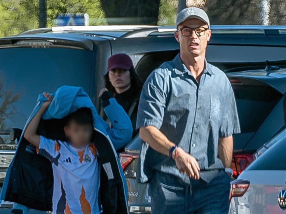 Cristiano Ronaldo, Georgina Rodríguez y su hijo Mateo llegan a un restaurante en Madrid
