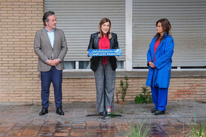 La presidenta de Cantabria, María José Sáenz de Buruaga, en su visita al Complejo Asistencial Parayas