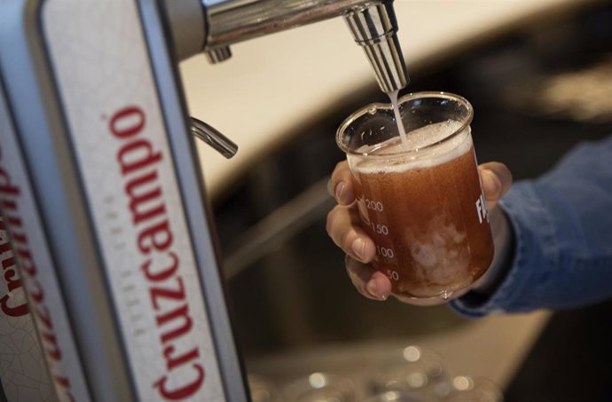 Archivo - Tirador de cerveza Cruzcampo