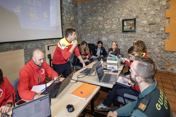 La consejera de Presidencia, Isabel Urrutia, asiste al CECOP del ejercicio de respuesta ante riesgo químico, realizado por el Gobierno y Gasib, con 40 participantes