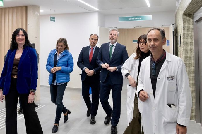 El presidente del Gobierno de Aragón en funciones, Jorge Azcón, visita el nuevo Centro de Salud Ramón y Cajal de Huesca.