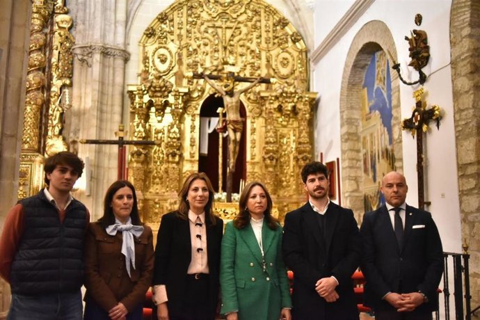 La delegada de la Junta visita las cofradías de Ronda y destaca su "alto valor cultural y patrimonial".