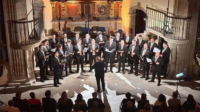 Archivo - Presentación de la nueva temporada de conciertos corales del Proyecto El León de Oro, en el Palacio Revillagigedo de Gijón.