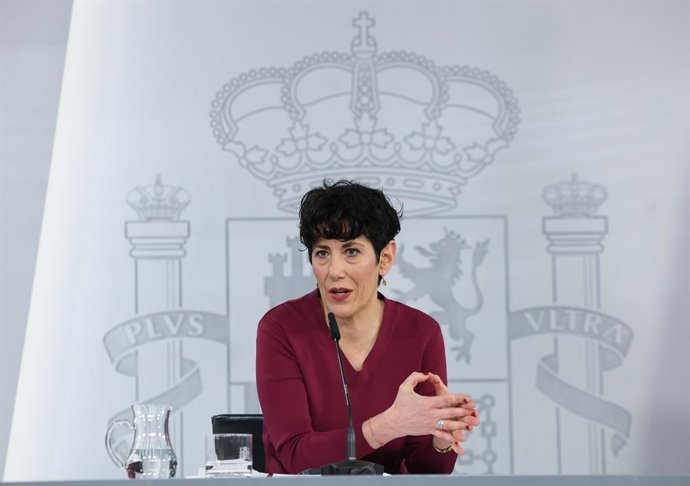 La ministra de Seguridad Social, Inclusión y Migraciones, Elma Saiz, durante la rueda de prensa tras la celebración del Consejo de Ministros en el Palacio de la Moncloa, a 24 de marzo de 2026, en Madrid (España). El Consejo de Ministros ha aprobado hoy la